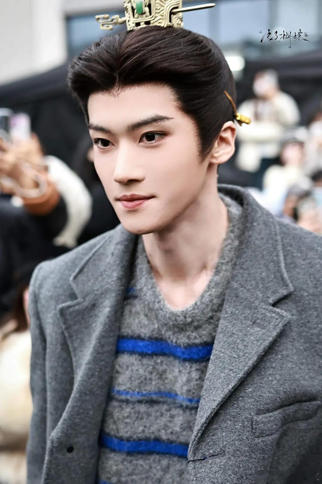 田曦薇《嫁金钗》的男主闫桉剧透图磨皮磨成这样看着实在是不太行小田的大女主剧别毁在