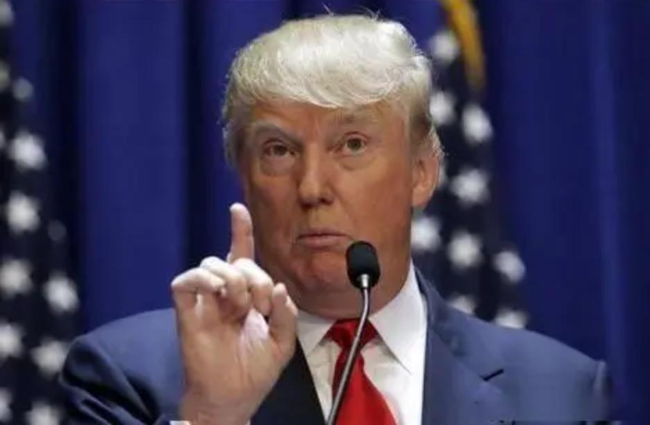 不忍了，北约八国派兵硬刚美国，特朗普大怒，美国开始拉拢俄罗斯在格陵兰危机引发了