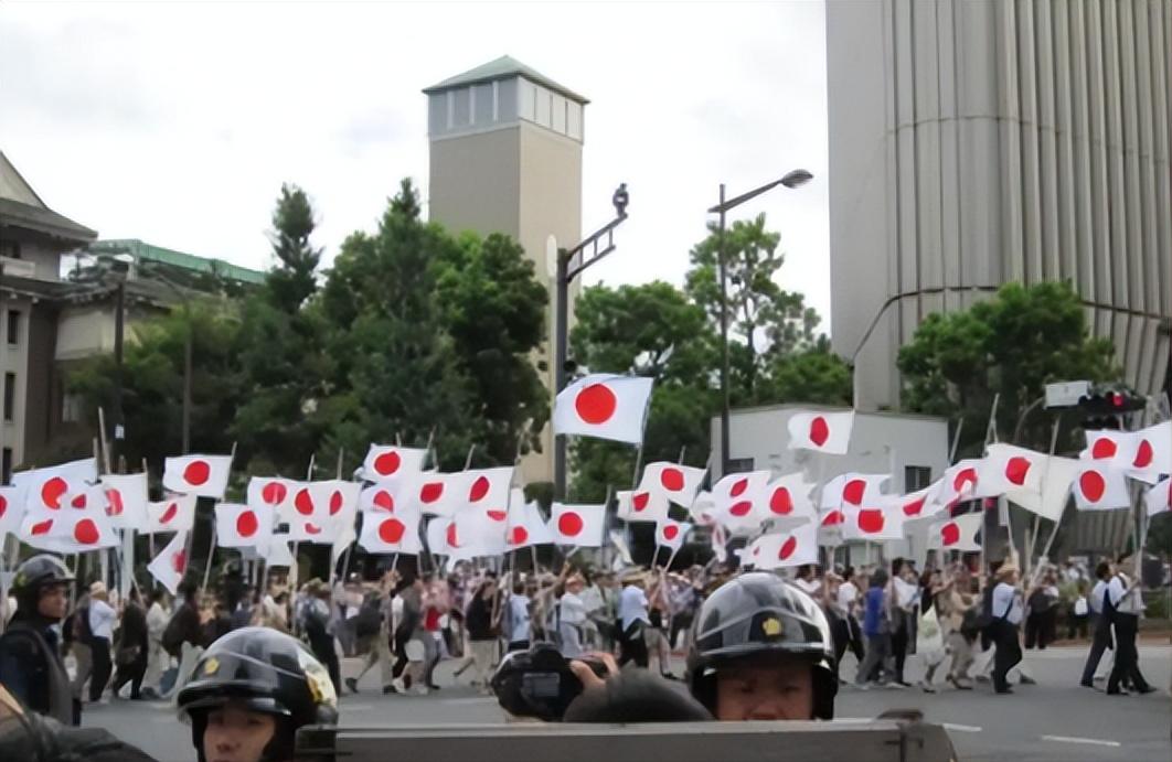 为什么现在日本越来越猖狂？一位日本老人一语道破：“日本之所以敢跟中国叫板，说到底