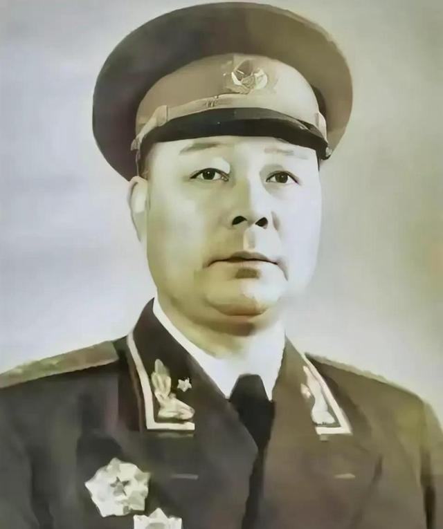 1939年，八路军副旅长看上了一个女兵，贺龙亲自出面撮合，但女兵却说：“我参加八