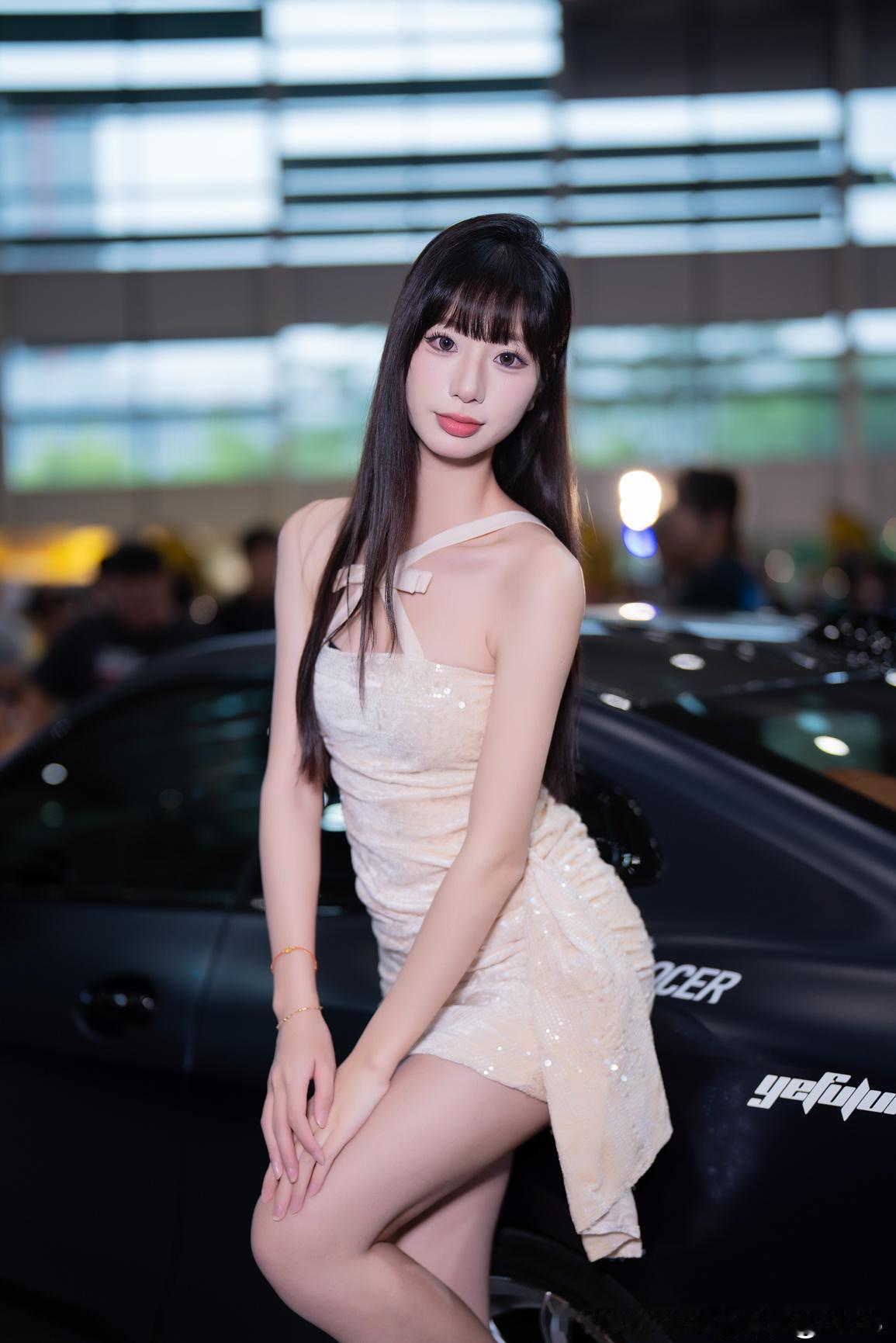 今日分享随手拍照片车模美女