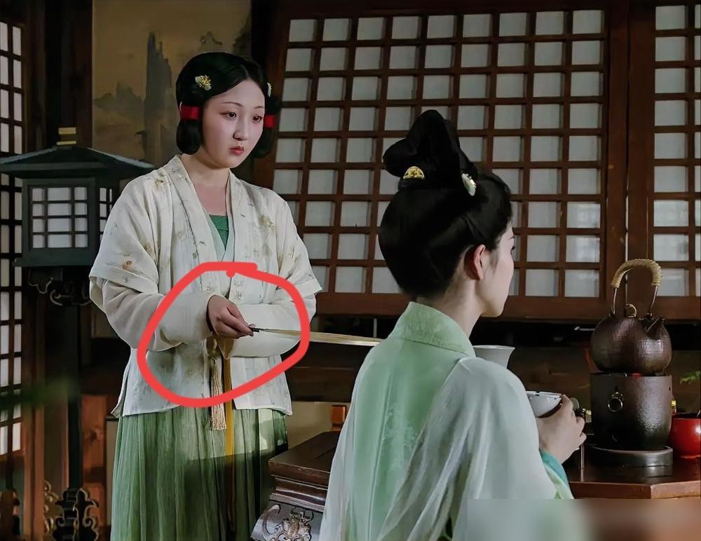 《莫离》里放猴子吓白鹿的，根本不是三叔，你们全猜错了。我之前蹲更新的时候还跟