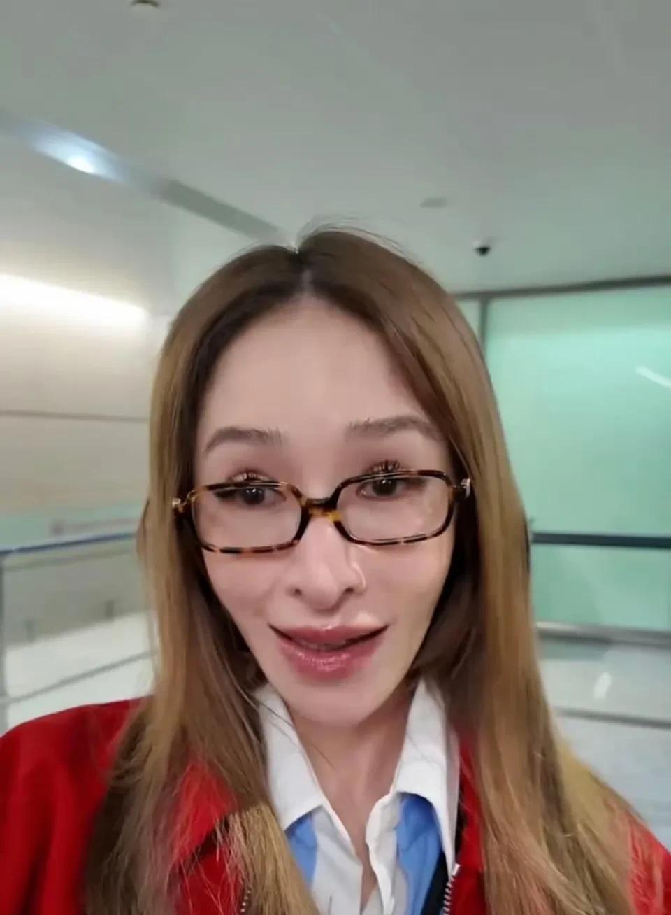 萧亚轩，你要再这样瘦下去，25岁的年轻帅哥可不会喜欢了！萧亚轩上综艺瘦成了皮包