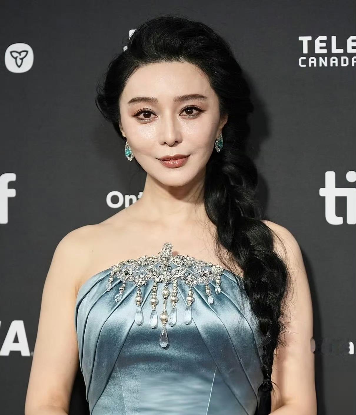 唉，再美的女人也老了。。比不上同龄女明星杨蓉、薛凯琪、钟欣潼（阿娇）、张萌的状