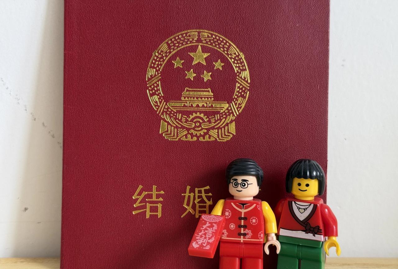 广东河源，一40岁男子相亲次日就与38岁女子领证，豪掷10万彩礼。不料，这钱刚到