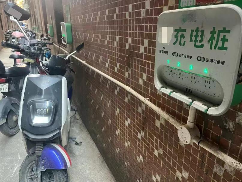【广州市政协呼吁给电鸡充电服务费设置上限】针对部分充电桩收费价格不透明的问题，广