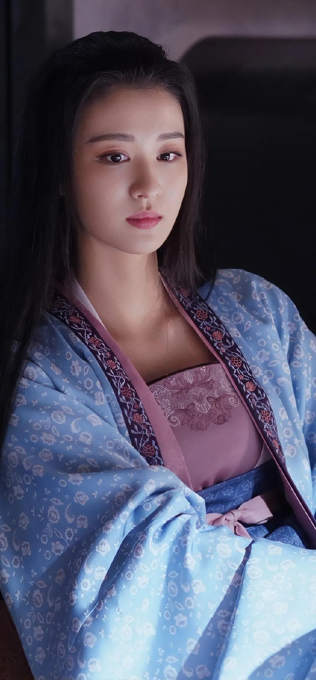 王楚然一脸懵不像演的王楚然这波真不是演的！芙蓉花神造型美如画，被沈腾一句“血压挺