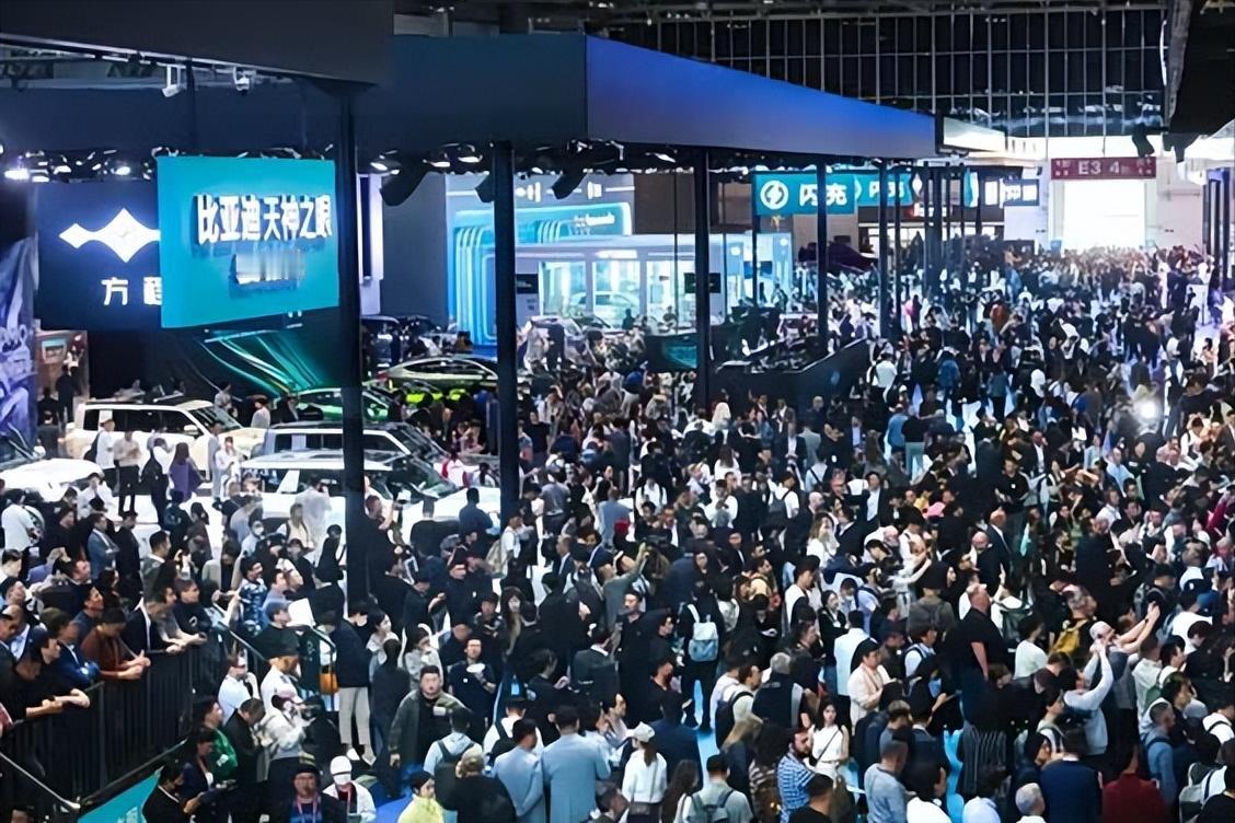 2026北京车展，比亚迪以一己之力“惊叹”全场！4月24日，2026北京国际车展