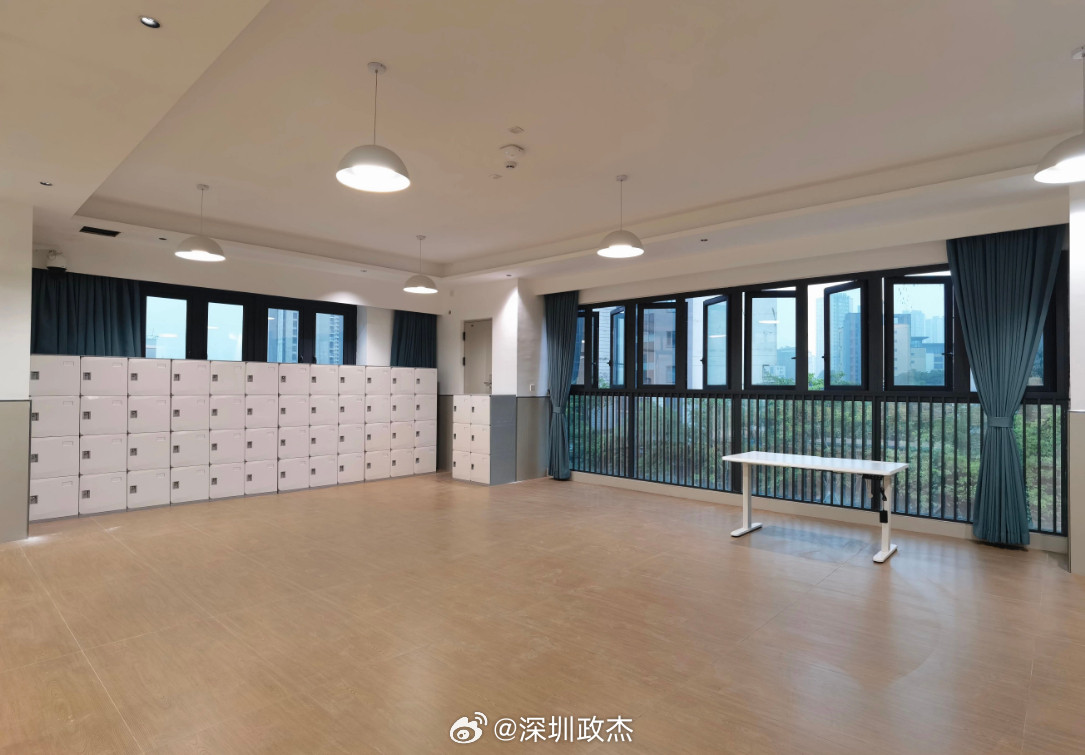 深中坂田学校开学了，今年小一招生六个班，积分90分，初一招生八个班，积分99.7