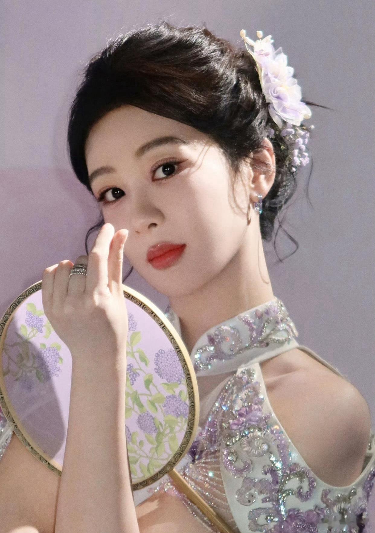 1.鞠婧祎曾经被热狗哥整过，她当时拒绝参加对方的饭局担心被下黑手，结果就被发了很
