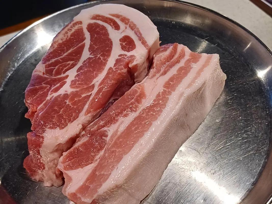 生猪价格跌跌不休，但关键的反转信号其实已经出现了。3月30日，农业农村部发布了关