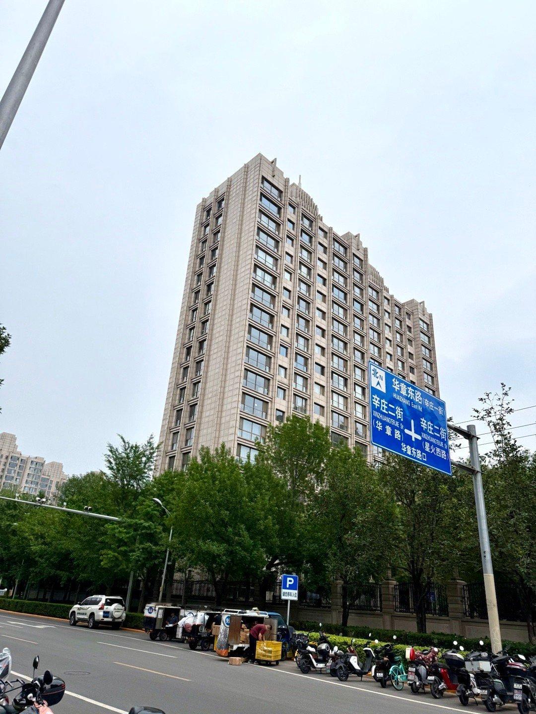 放假没事去看了看房子。北京好多租金5开头的房子，今年都降到了3开头，就今年头5个