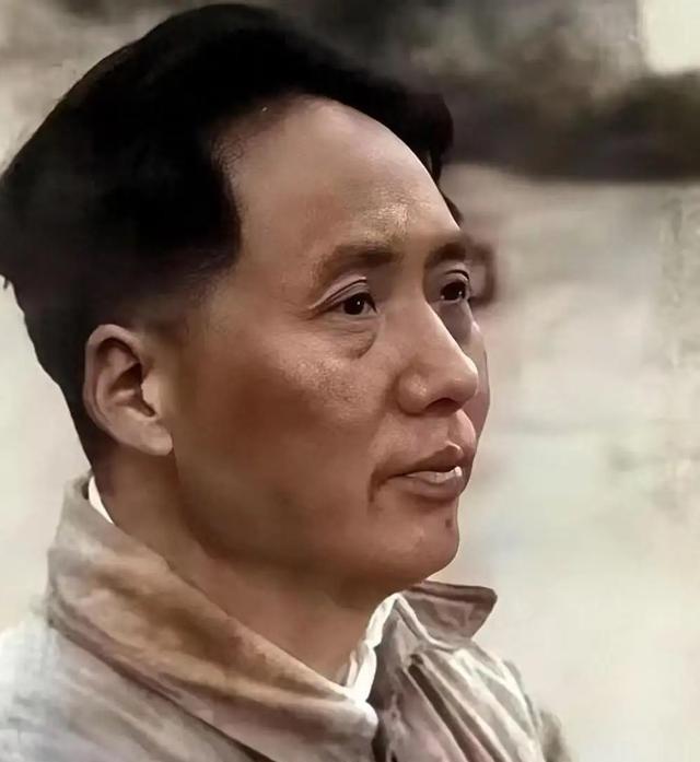 为啥当年很多人不服毛主席？甚至连开国元帅刘伯承，长征前都曾投票撤掉他的指挥权？真