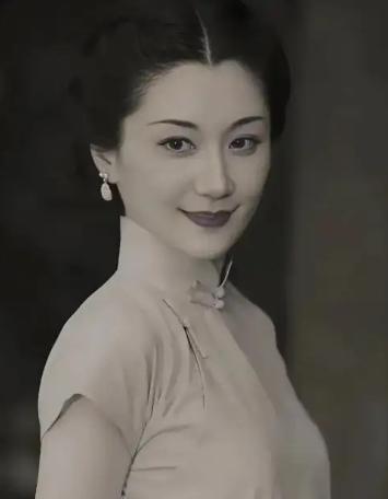 1930年，杜月笙的发妻沈月英，和表哥私会，云雨过后，她含泪嘱咐表哥：“你今天晚