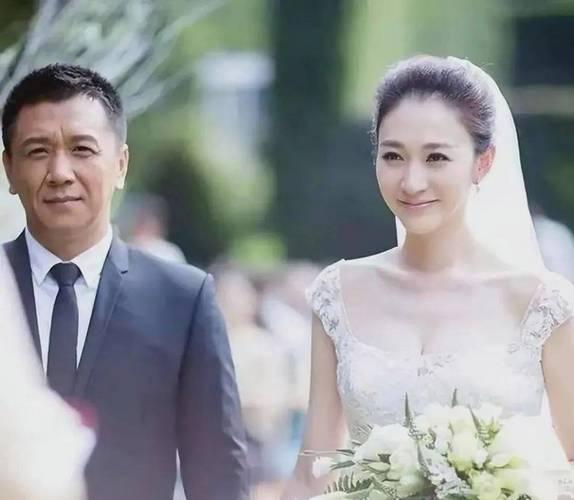 李小冉十年前在比利时布鲁塞尔举办的海外婚礼近日再度被翻出，引发热议。2015年她