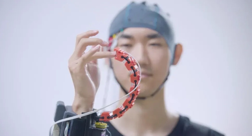 我国首个脑机接口本科专业在天津大学获批设立4月28日，光明日报报道称，天津大学申