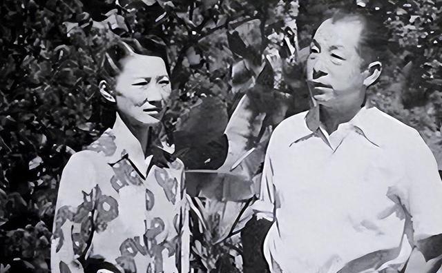 1962年看守张学良25年的特务队长刘乙光要被调走了，得知这个消息，50岁的赵一