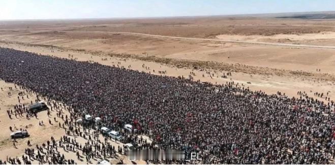 卡扎菲儿子葬礼规模骇人，利比亚人早知今日何必当初：战火纷飞民不聊生！2026年2