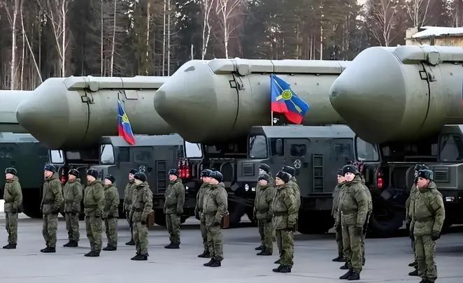 乌克兰之前多次袭击俄罗斯的军用机场，就是害怕俄罗斯突然使用核武器。俄罗斯的核武器