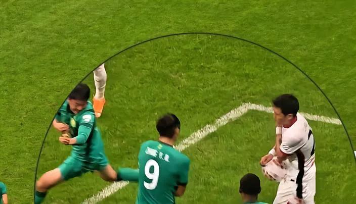 前英超名哨哈克特质疑北京国安队遭遇的判罚。在近期，北京国安队就与成都蓉城队的比