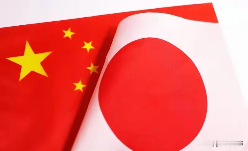 日本气炸了。躲个台风都能被中国抗议到没话说，这事说出来都新鲜。上周台风"