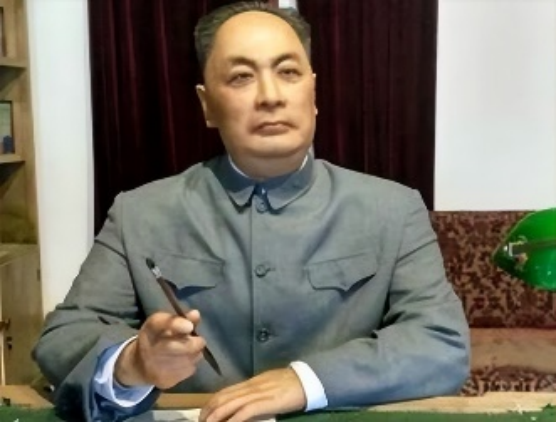 1949年，陈毅到上海一家面馆吃饭，正吃着，一老农走了进来，点了一碗阳春面。陈毅