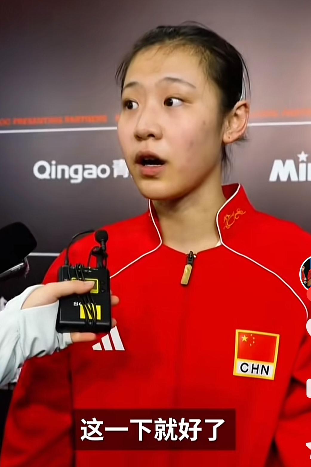 中国女排3：0横扫萨尔维亚队，担任副攻的“得分王”王奥芊接受采访时，兴奋地表示：