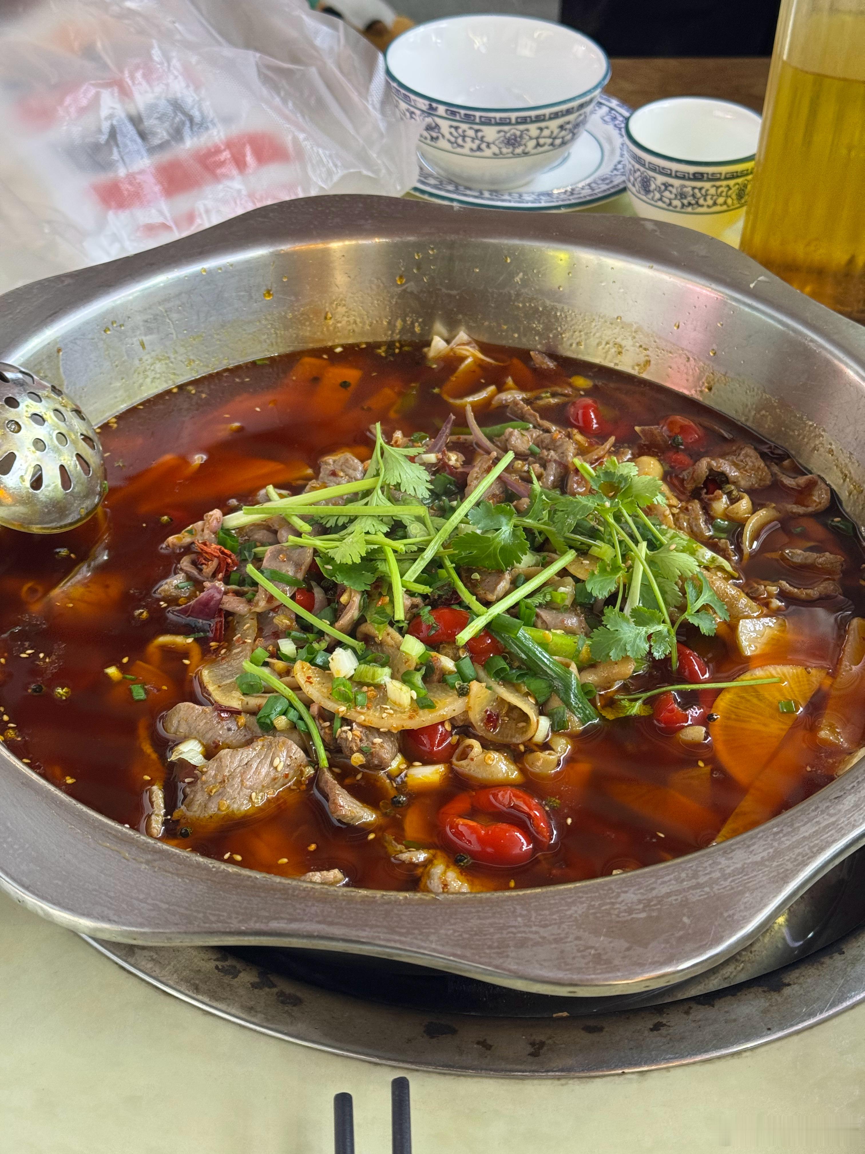 回老家的一些逛吃小记，路过南充还去吃了黎锅盔和杨鸭子，之前在网上买过两次杨鸭子，