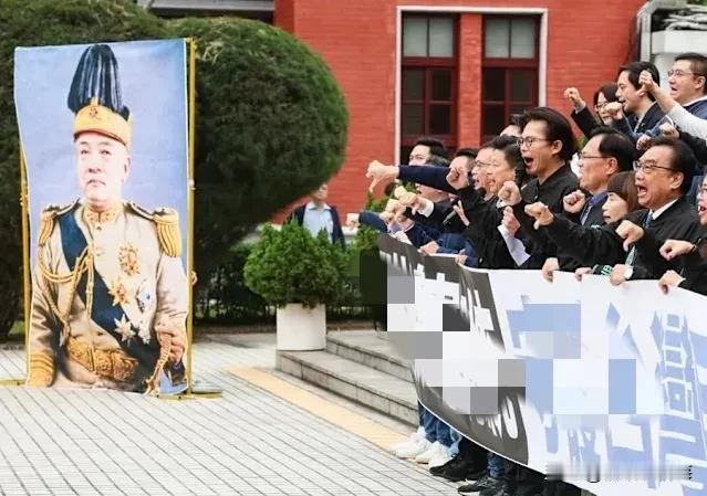 卓荣泰不副暑蓝白无计可施！吴子嘉：在野不敢倒阁有算计和无奈只剩这一招了！