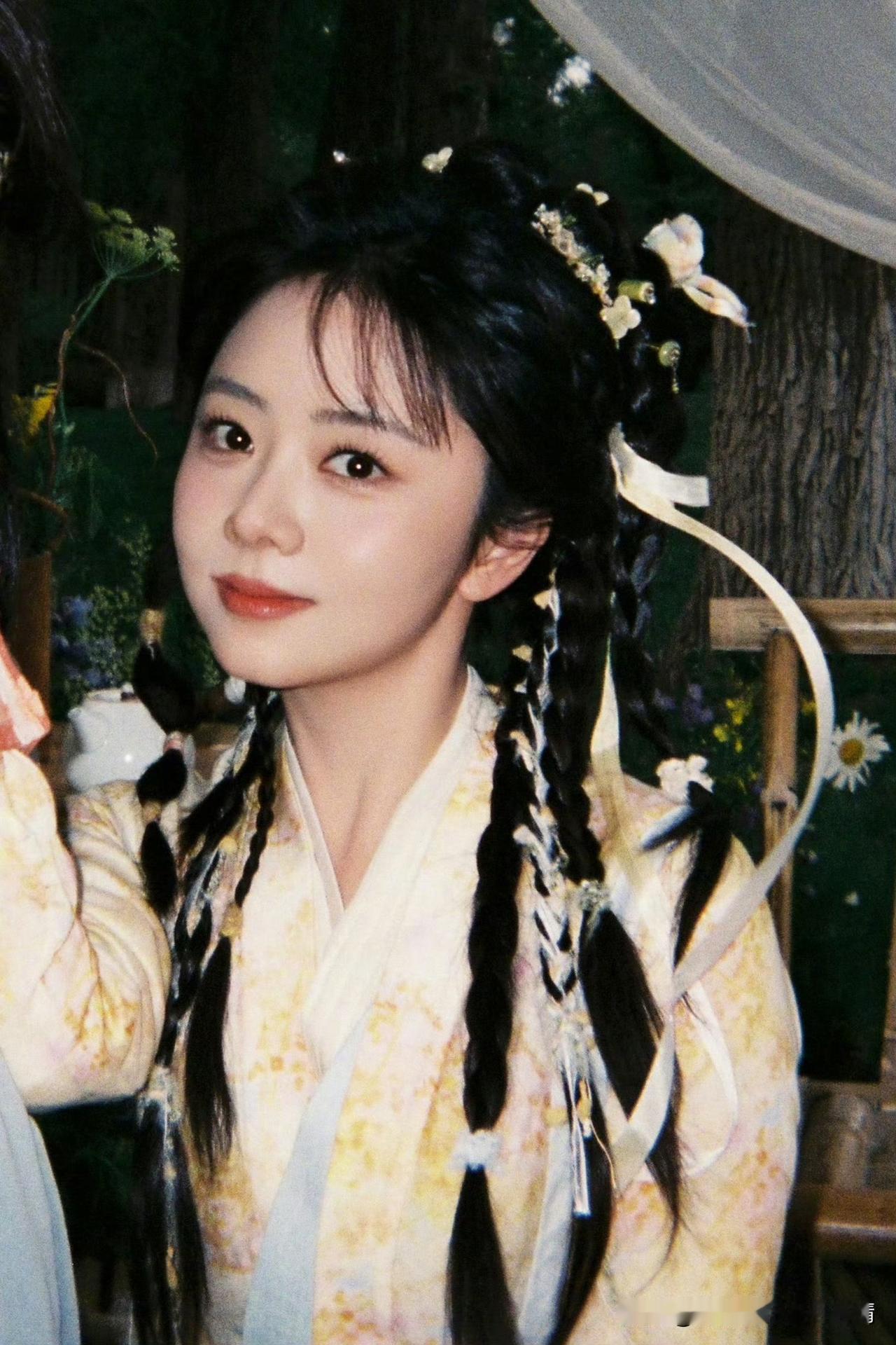 谭松韵新古装造型封神，灵动侠气撞款黄蓉太适配近日，谭松韵的全新古装造型惊艳