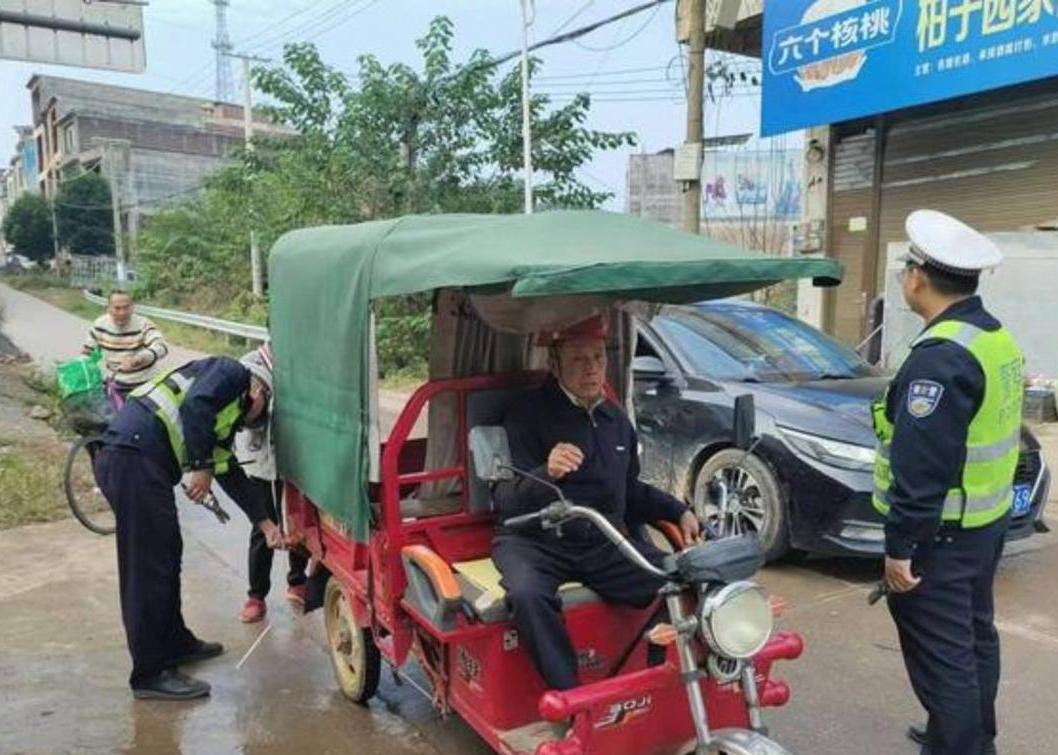 南阳电动车治理登上齐鲁晚报：一场牵动多方的城市交通考题最近咱南阳整治电动车的
