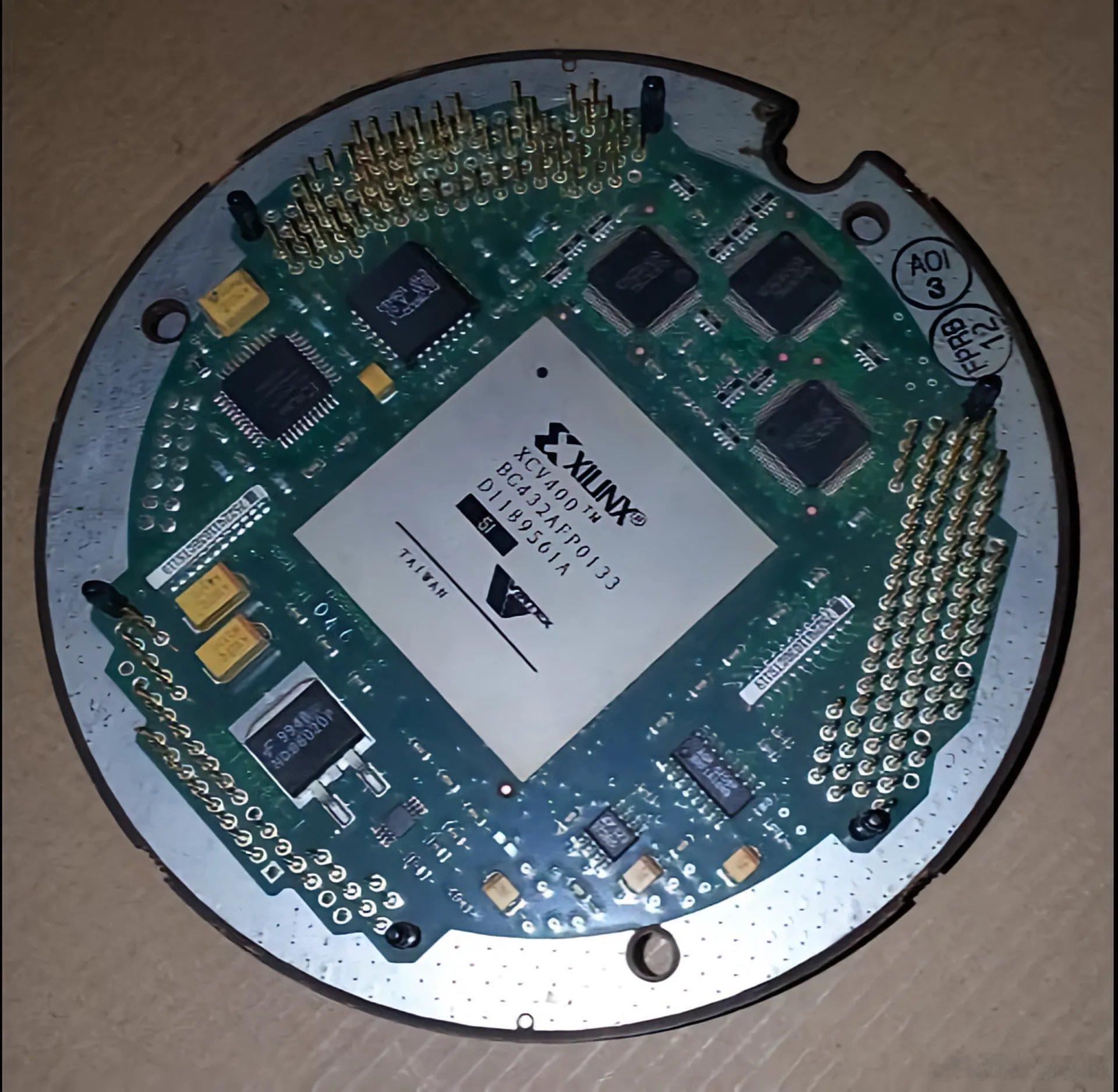 AIM-9空空导弹的数字插板？三幅图网传是AIM-9红外制导空空导弹的数字插板，