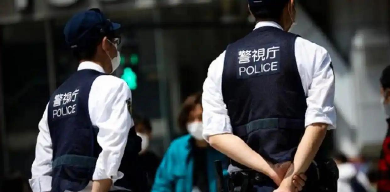 一场扫黄，把东京最见不得人的底给翻出来了。一座市民公园，竟成了跨国丑闻的现场