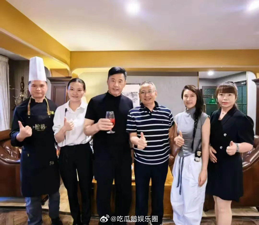 67岁于荣光到云南旅游，去餐馆吃大茶饭和米线，获老板亲自接待！！！​​​