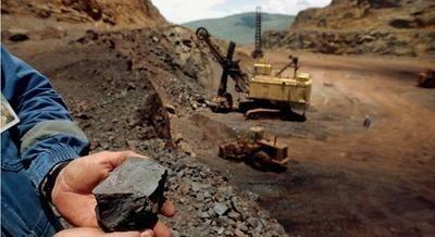 澳大利亚的铁矿严格来说，那地方根本就不是铁矿，就是纯粹的一坨铁，只不过是生锈了而