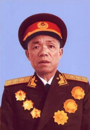 1955年我军授衔，韩先楚授上将，当时与他同年龄段和资历更老的一些司令员、政委基