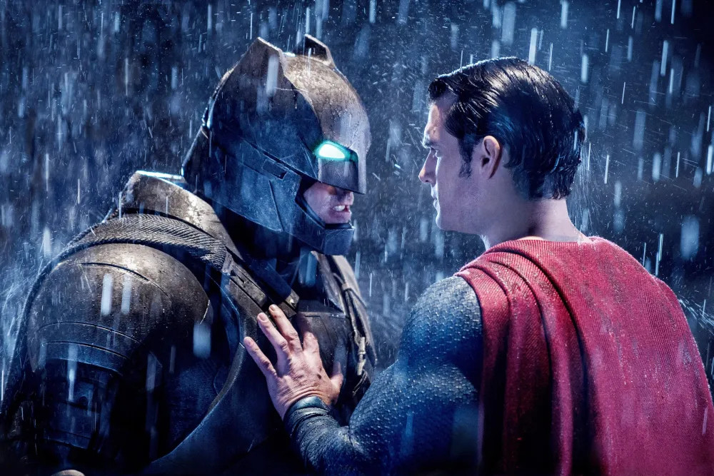 扎克·施奈德近期做客播客节目，纪念《蝙蝠侠大战超人：正义黎明》上映十周年。回忆起