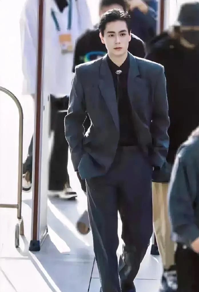 颜值身高能和彭冠英媲美的男星胡一天现在也迎来自己的爱情了吗俗话说事业失意情