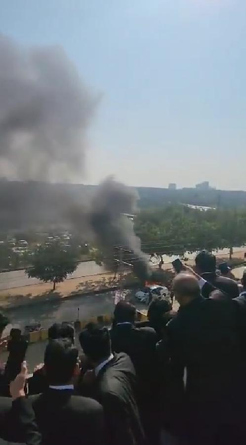 当地时间2025年11月11日，巴基斯坦首都伊斯兰堡，一个法院门口发生一起汽车炸