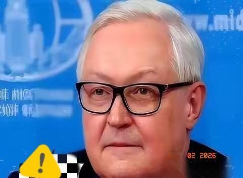 俄罗斯走了一步让所有人都没想到的棋。它没有搞军事演习，也没放狠话，而是做了一件看