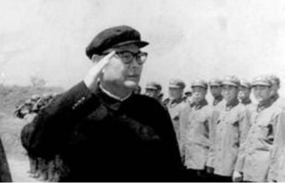 叶剑英“战功不多”却为何能当元帅？毛主席曾经讲过，只有周总理能比他厉害！那么为什