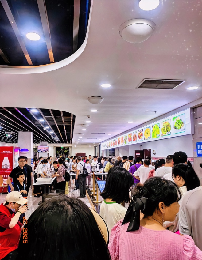 荣昌书记真是想一出是一出，荣昌快要装不下了，本以为各地吸引游客的法子都平