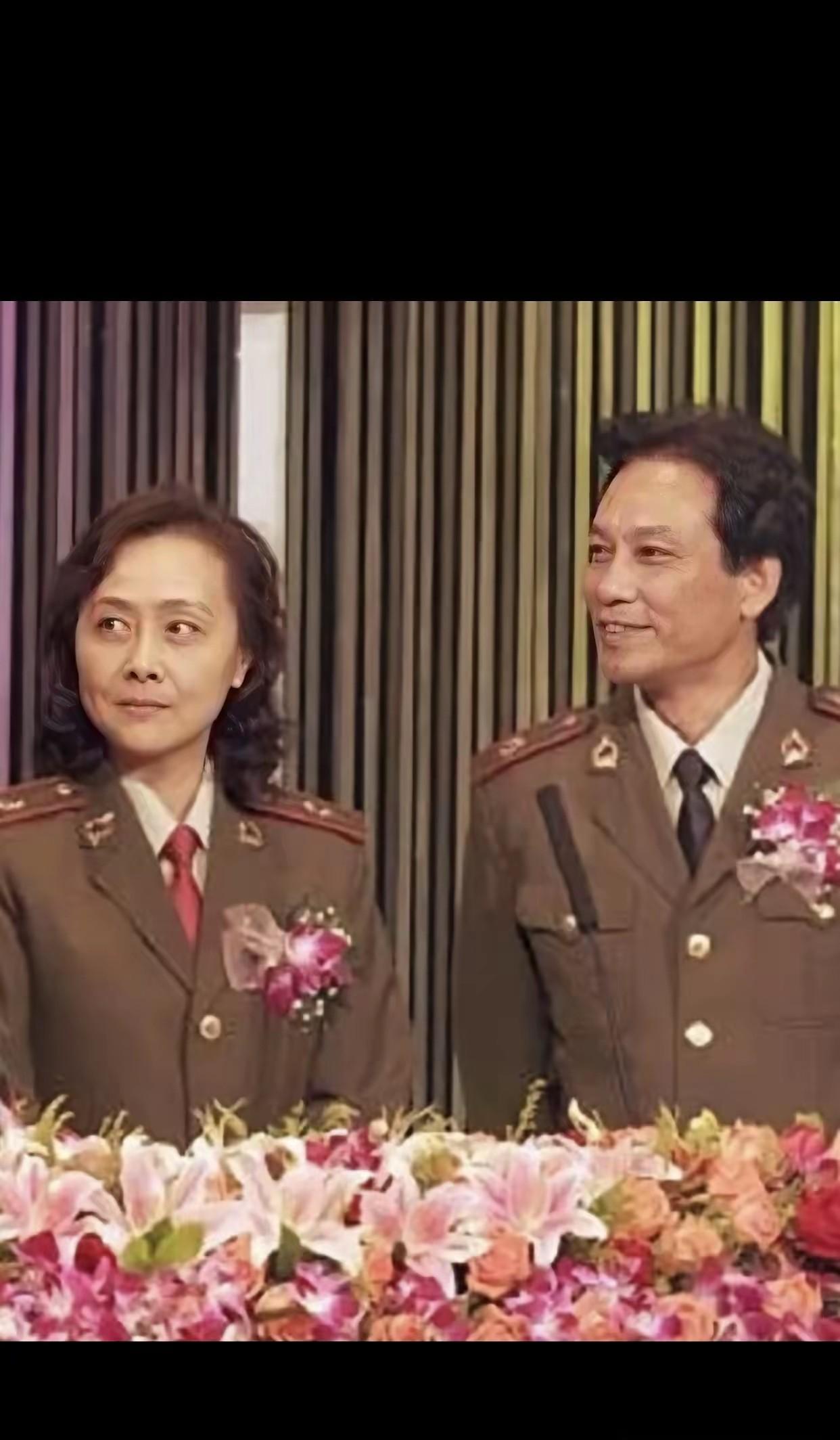 娱乐圈最高级的炫富，从来不是珠宝和热搜，而是无声的。张国立给邓婕做了33年早餐