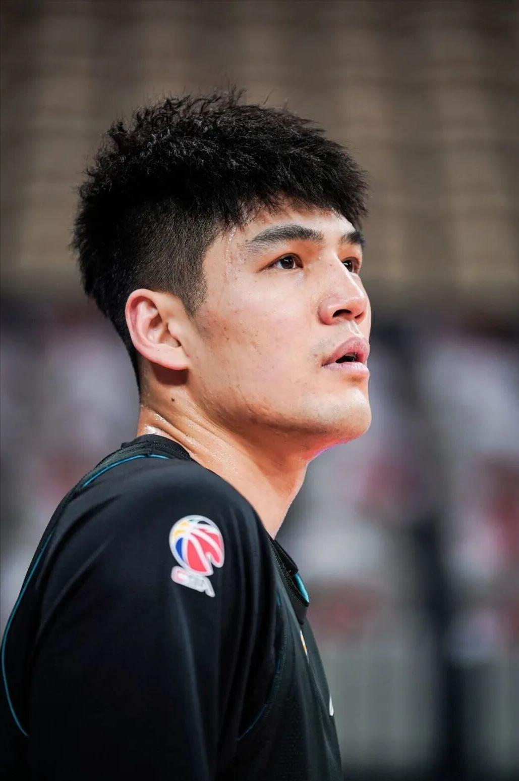 国产杨翰森，陈国豪今天出战15分钟又又又拿到了4分0篮板！在今晚广州队与新疆