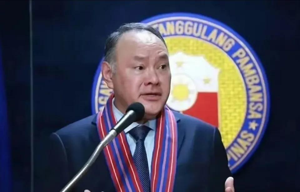 美国国防部长说，如果中国不要菲律宾部署美国导弹，中国应该自己先销毁核武器库，还要