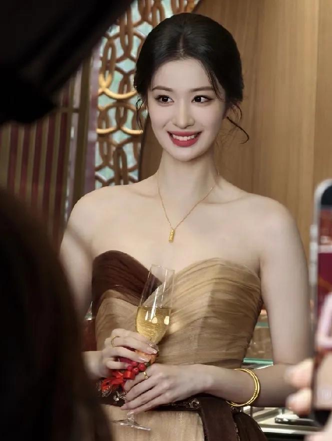 王楚然这颜值，逆天吧？可为什么连景甜的一根代言毛都捞不着！《将军在上》那会儿