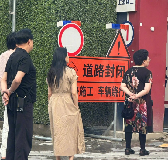 秦昊伊能静抄底上海房价恩爱情景破离婚传言