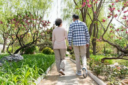 有个大姐55岁“被”离婚了！丈夫不嫖，不赌，不抽烟，不喝酒，知道挣钱，少言寡语