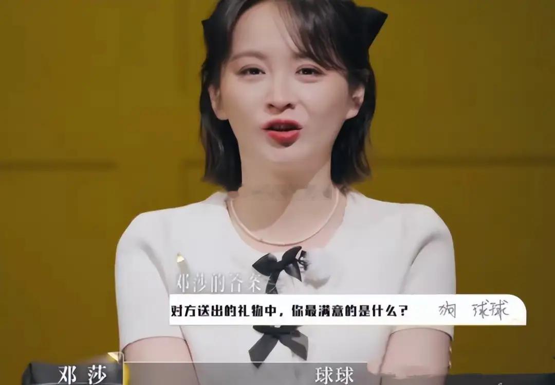 看来邓莎是真没钱了!3年前毛衣录节目还在穿,家里花园都舍不得翻修