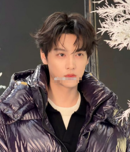 120万粉丝意味着他的每一条动态都有机会被更多人看到，也意味着他肩上的责任更大了